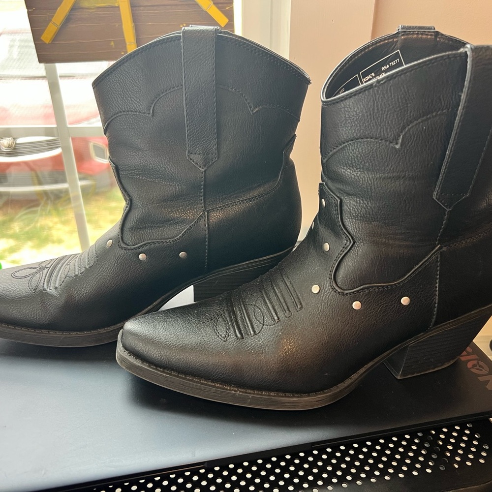 Kohl's Black Seville Boots